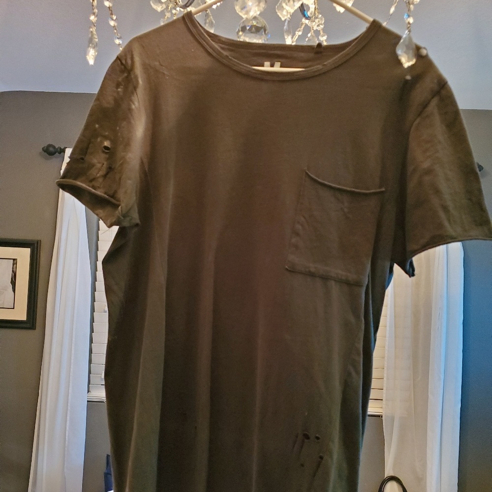 Mens distressed long T-shirt forest green